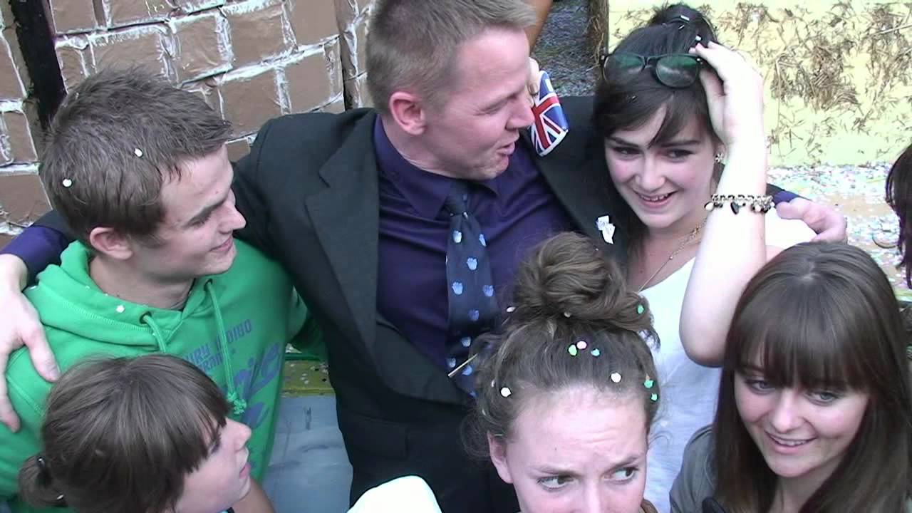 Thierry Olive avec ses amis à son mariage