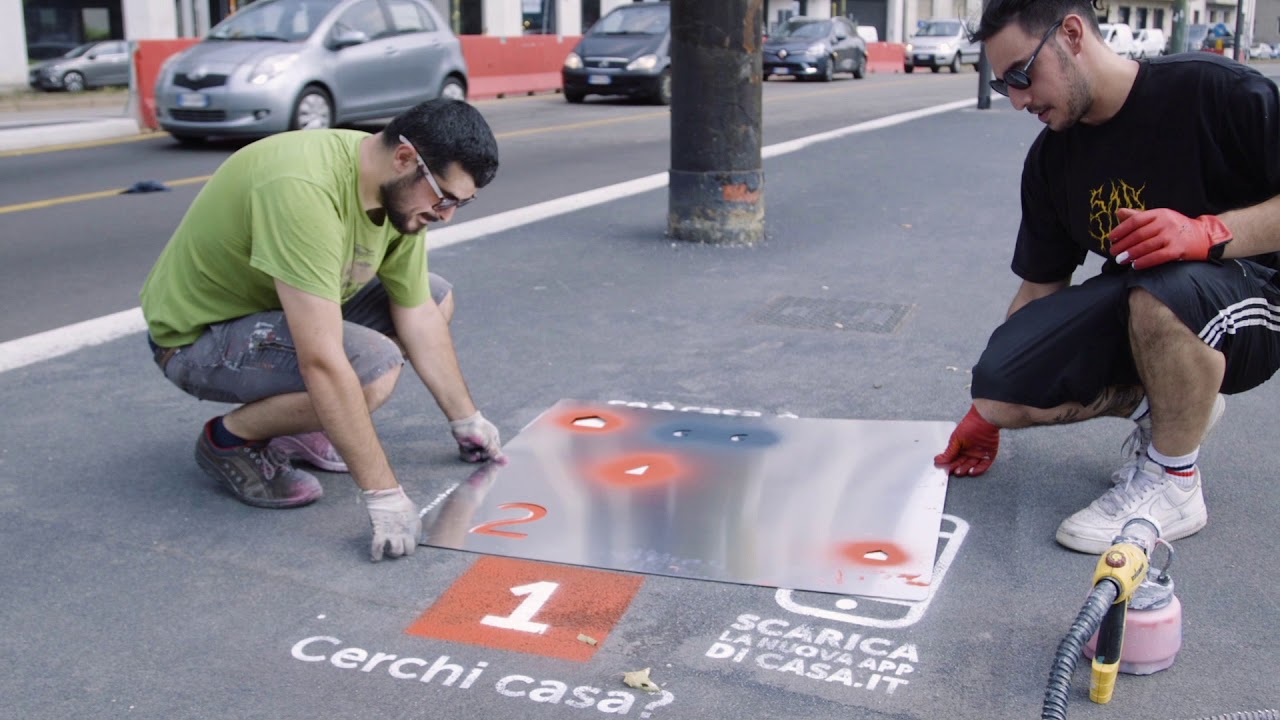 La campagna di street advertising 