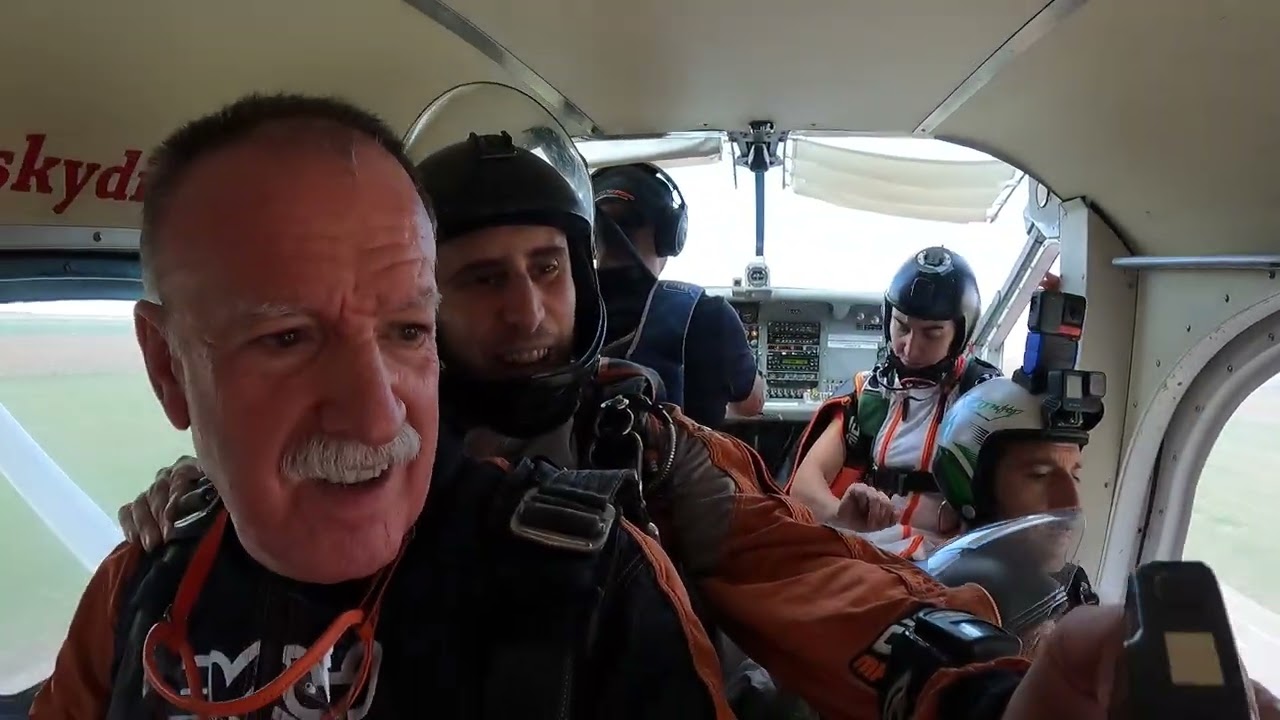 Mi primer salto tándem con Skydive Madrid...y repetiré. (grabación exterior)