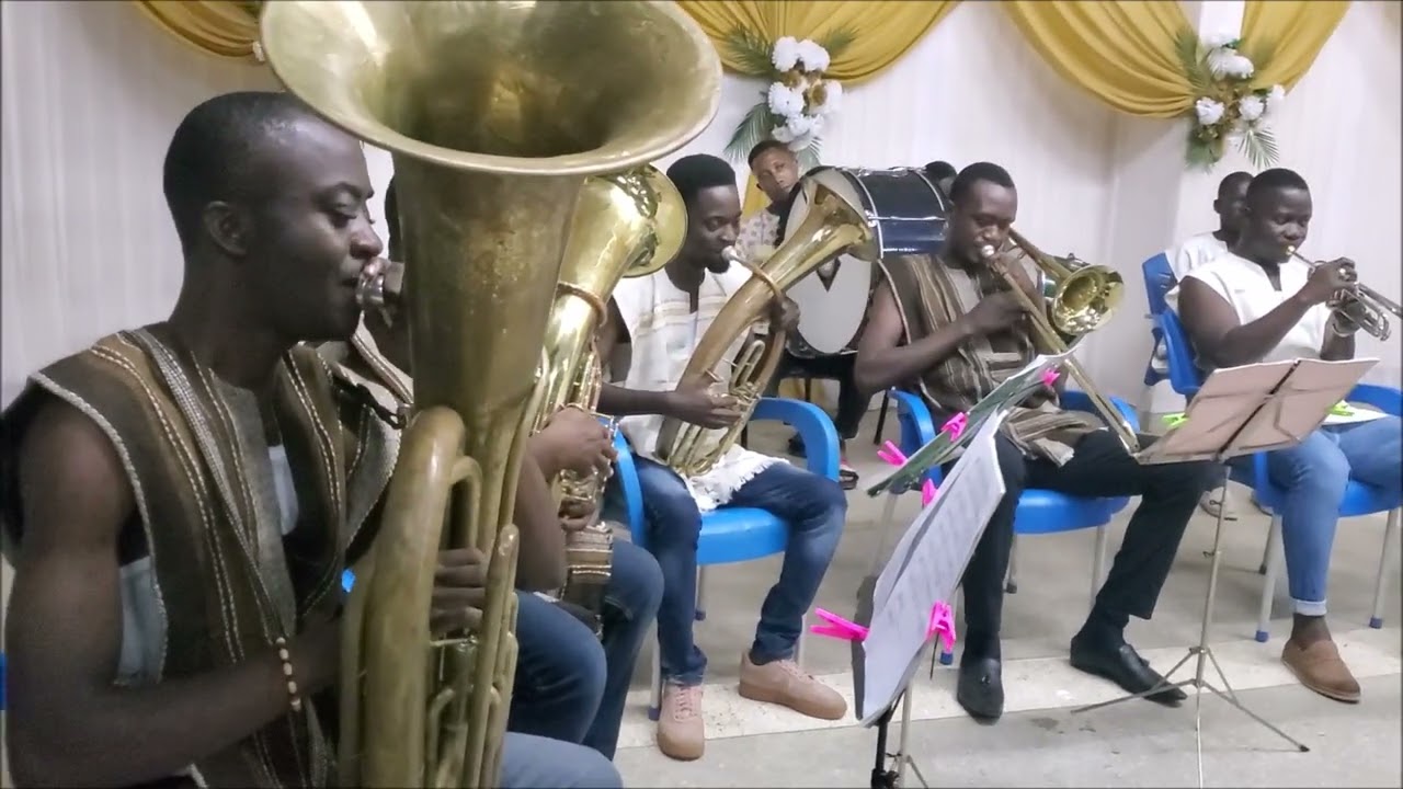 AMENUVEVE by T. Koffi ANSAH - Lomé Classic Team