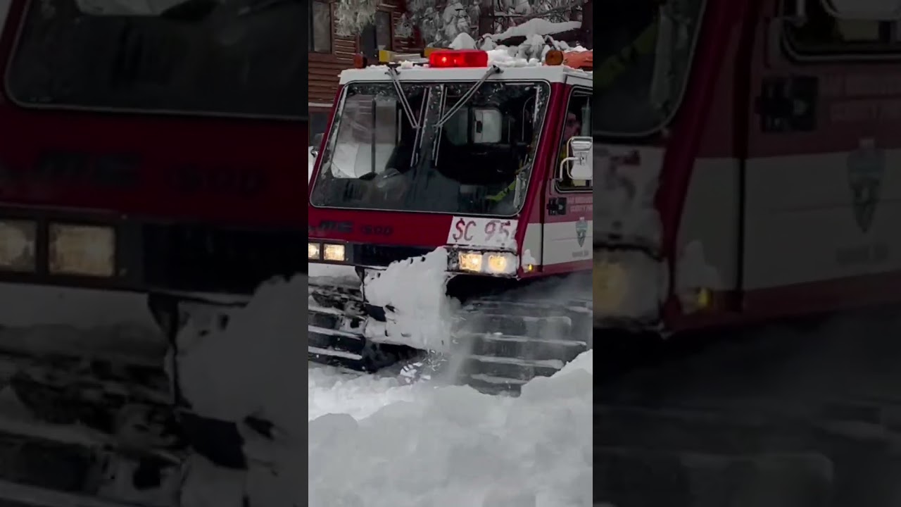 Tracked Rescue vehicle #california #heavydsparks #snowfall #snowstorm #snow #rescue #snowrescue