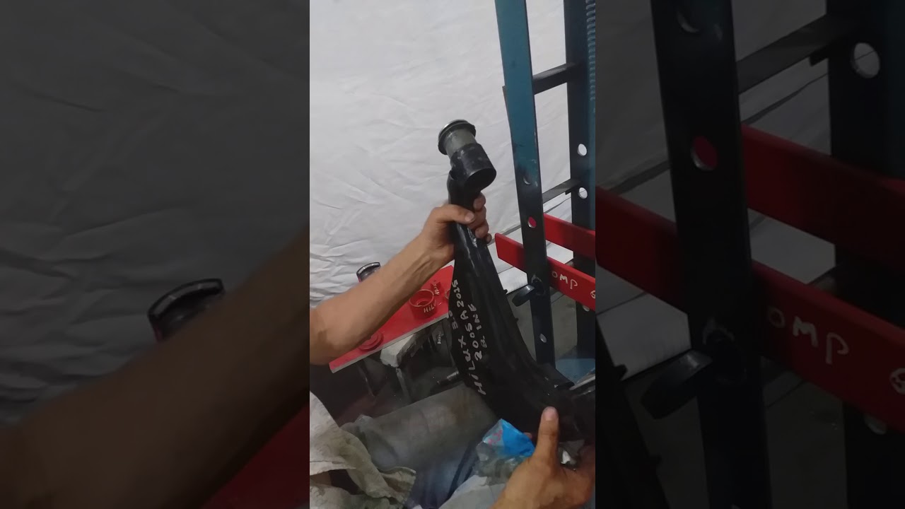 Saca bucha e pivô  bandeja  inferior hilux  2005  a 2015