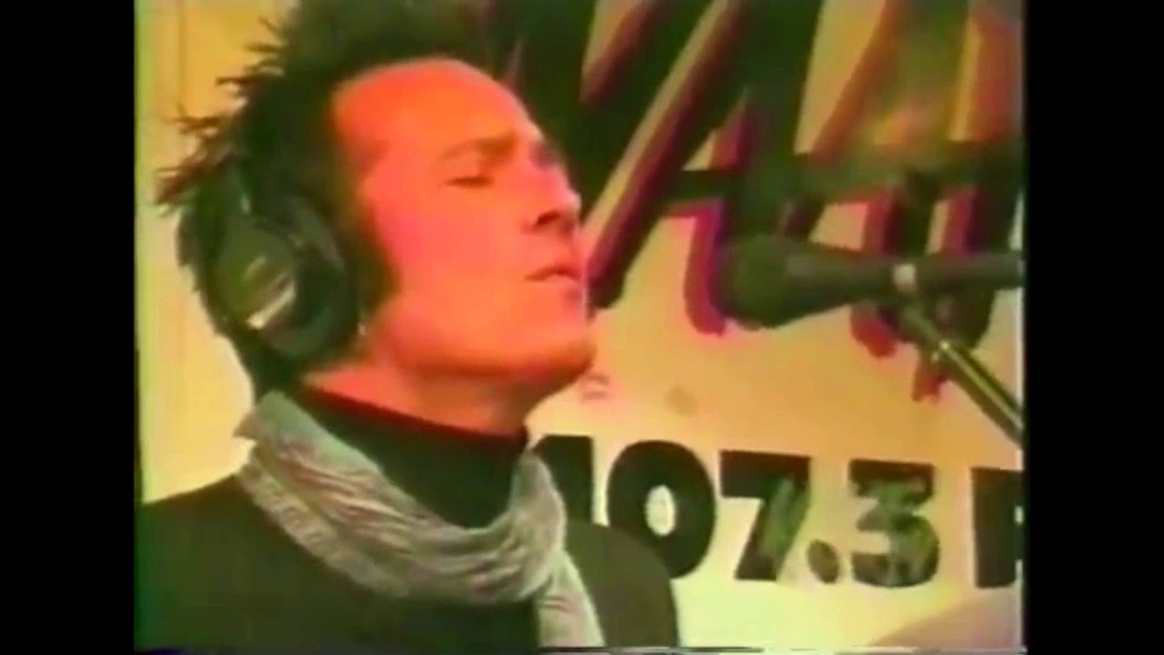 Stone Temple Pilots Perform 