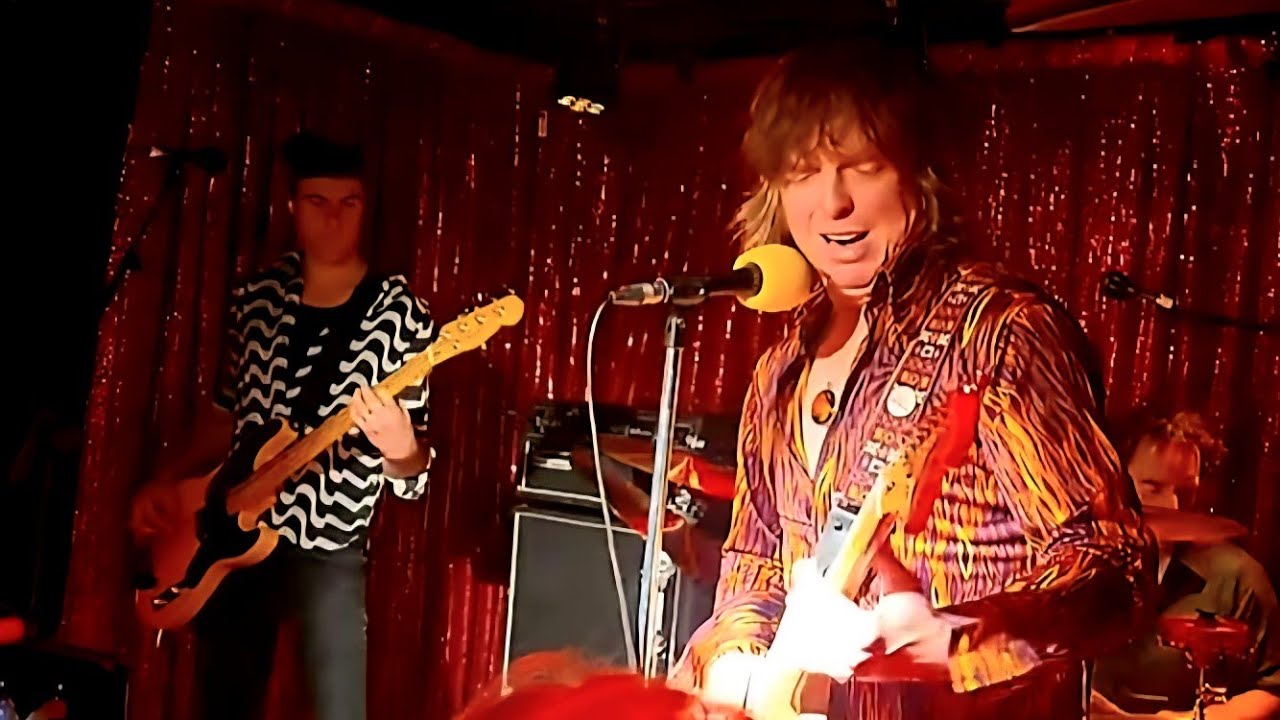 Ashley Naylor  covering Hendrix  Foxy Lady at Cherry