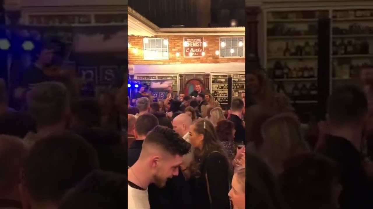 A night with No Strings Attached in J M Reidys Killarney 2022