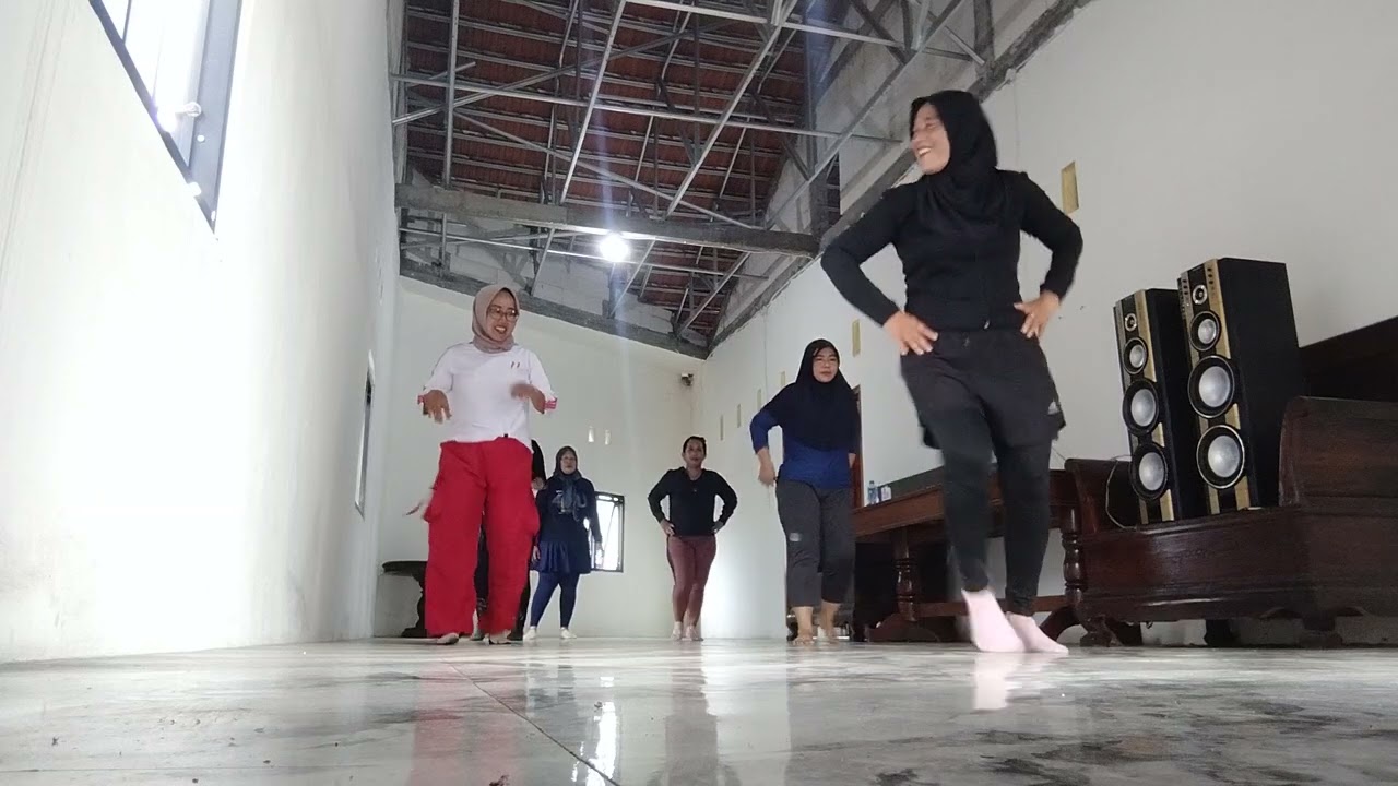 Senam pemanasan aerobic //@amyarmyzho