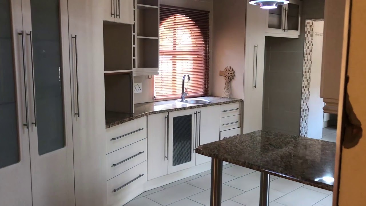 33 Estcourt