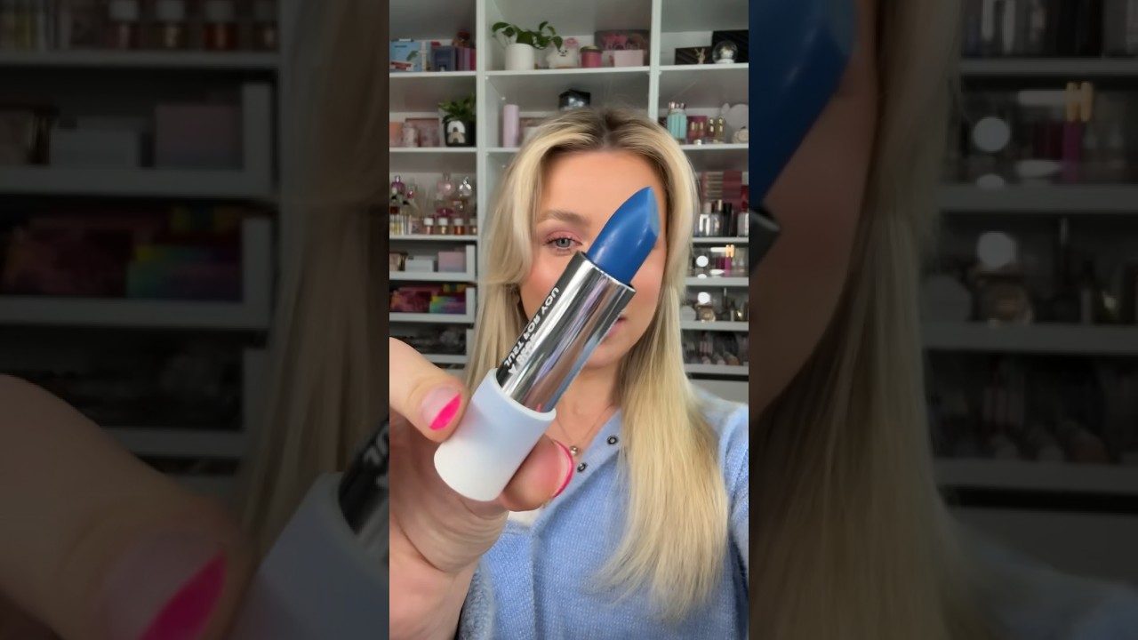 TRYING A BLUE COLOR CHANGING LIPSTICK! #youtubeshorts