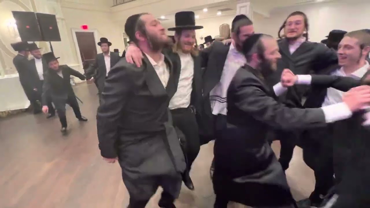 Motty Breier on keys @ Kalmy Schwartz singer Gold wedding monsey ny on fire 🔥