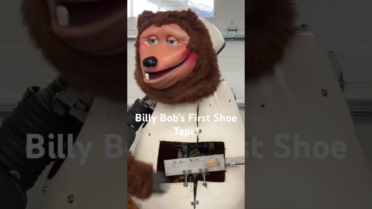 Billy Bob&rsquo;s First Show! #animatronic #rockafireexplosion #showbizpizza