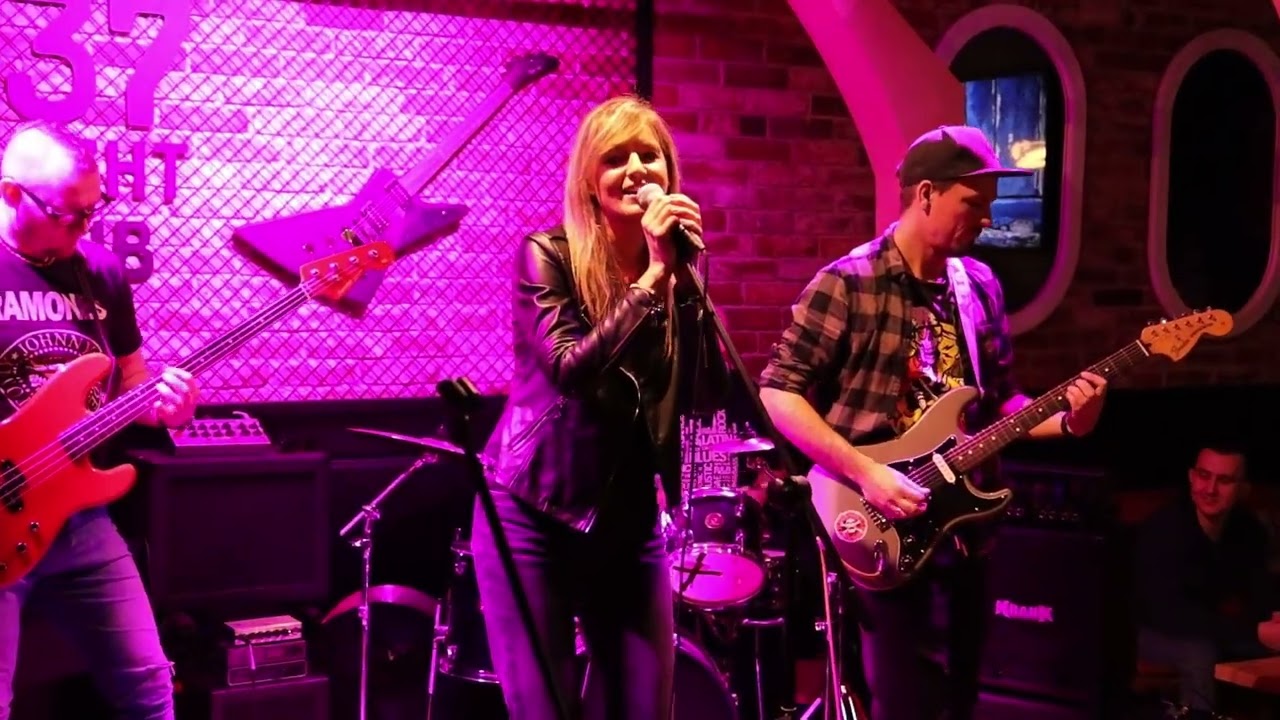 Torino Garden & The Girls - Full Koncert in 737 Flight Club