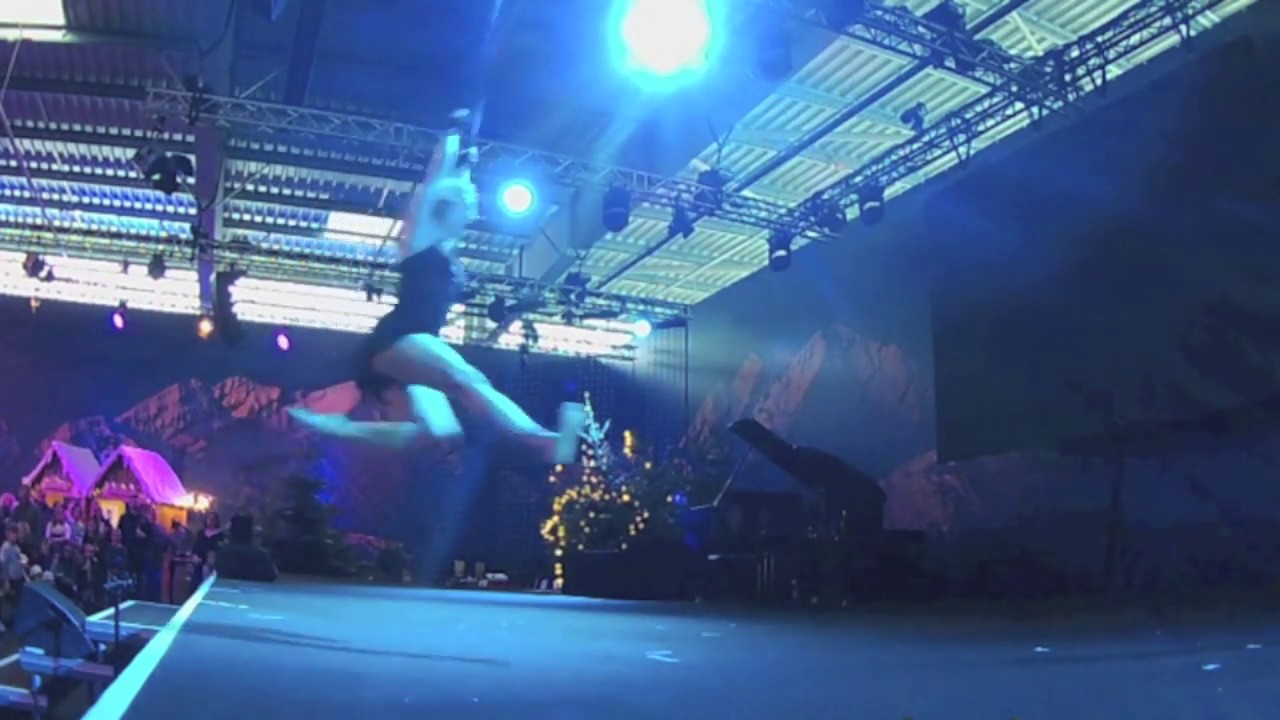 Aerial Loop/Singing Act