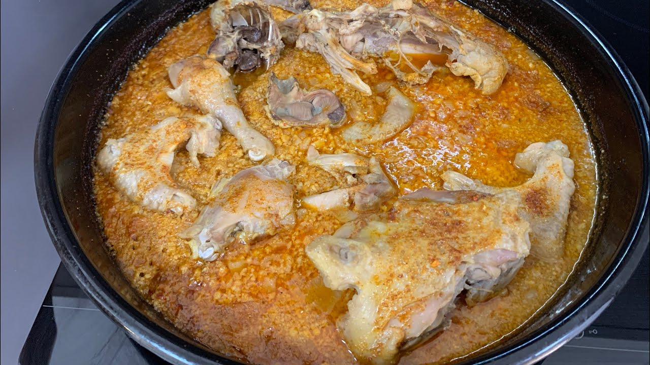 Pule fshati me miell misri, ne tepsi e pjekur ne furre. Tradicionale !!
