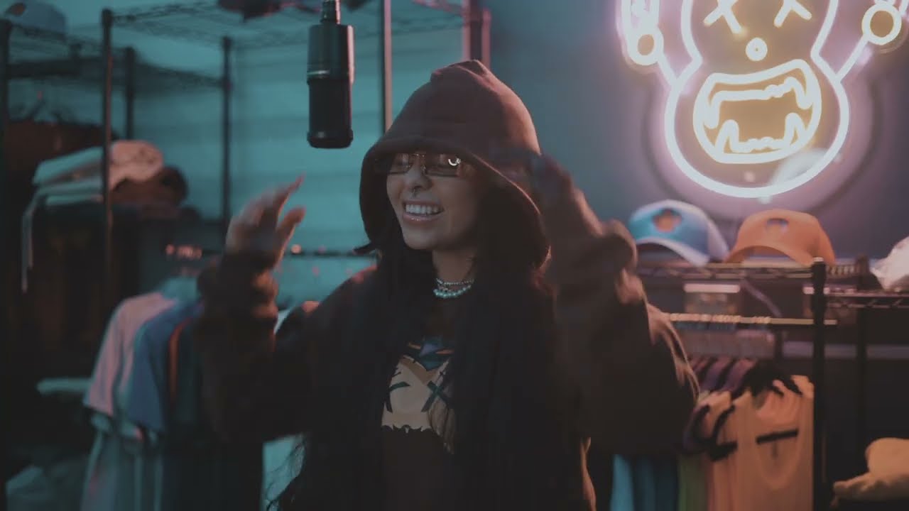 Lucha - Maaya Real