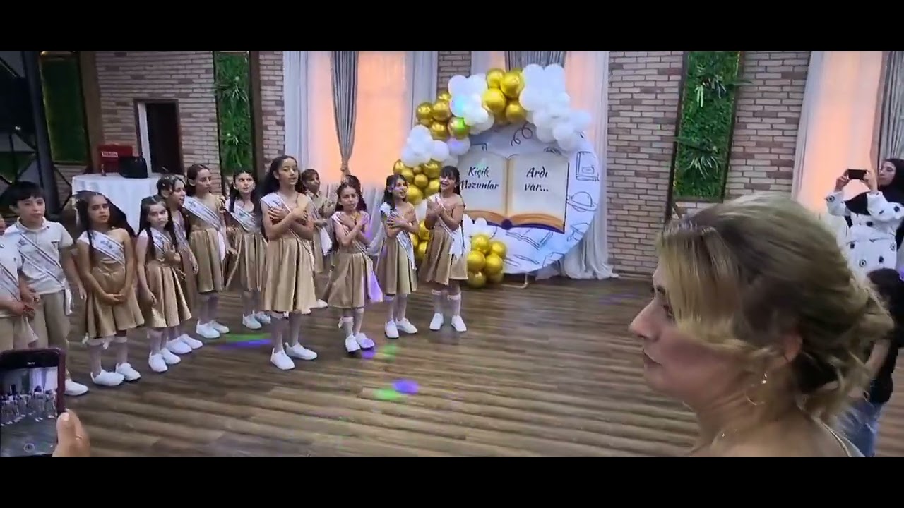 Nəfəs - Getmir .324 saylı məktəb 4b sinfi. Məzun günü. Mən yazdım. Onlar oxudular.