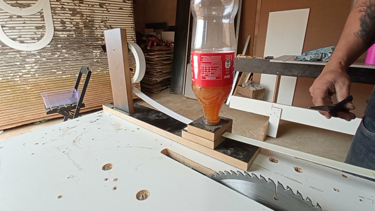 Gabarito para passar cola de contato na fita de borda