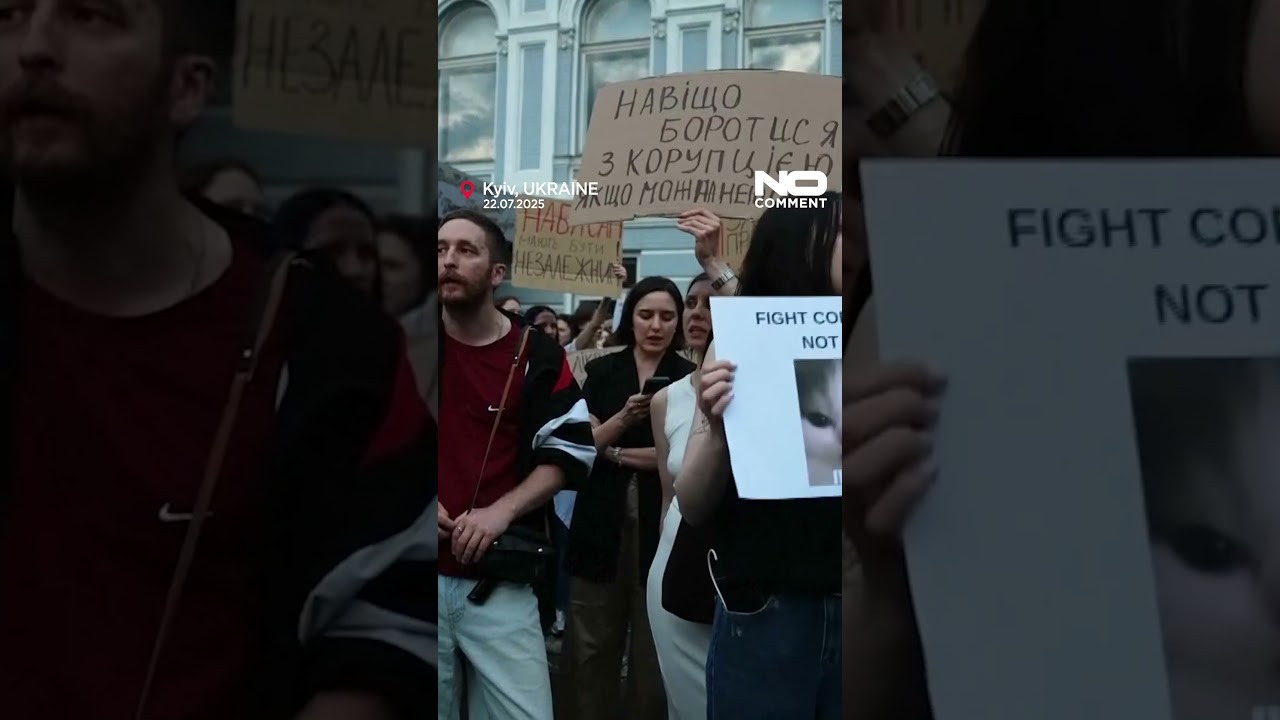 Kyiv sees rare wartime protest over anti-corruption legislation #shorts #nocomment #ukraine