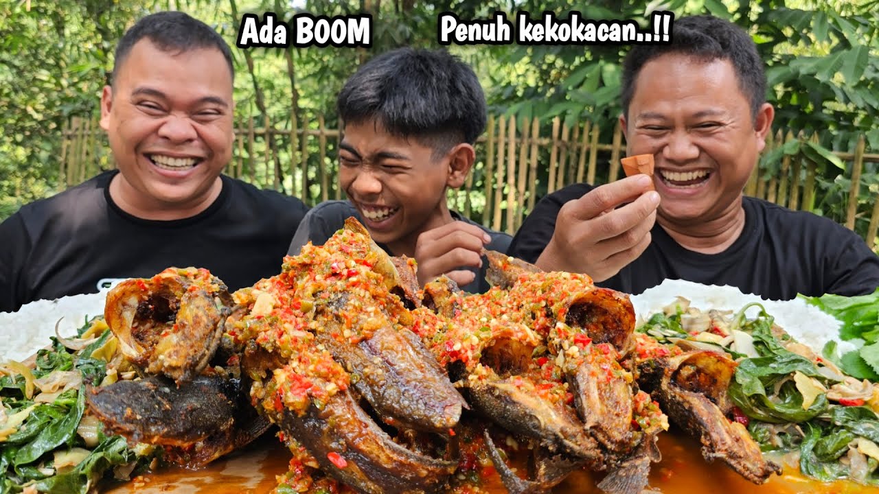 NGAKAK 🤣 MUKBANG LELE GORENG SIRAM SAMBEL+ TUMIS DAUN SINGKONG JANTUNG PISANG + LALAPAN MENTAH