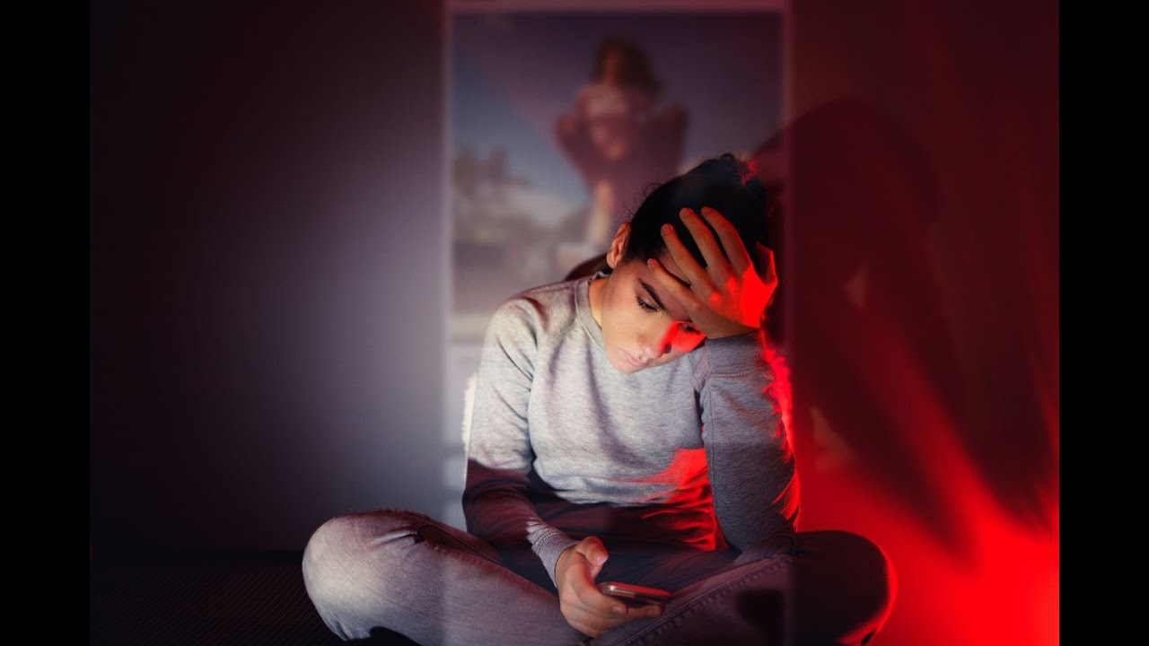 scrolling by Dawn K  x Mc Laing'o visualizer