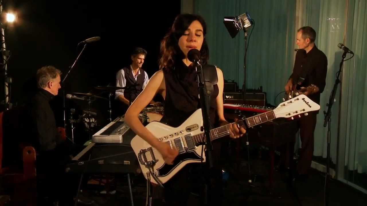 PJ Harvey performs The Last Living Rose