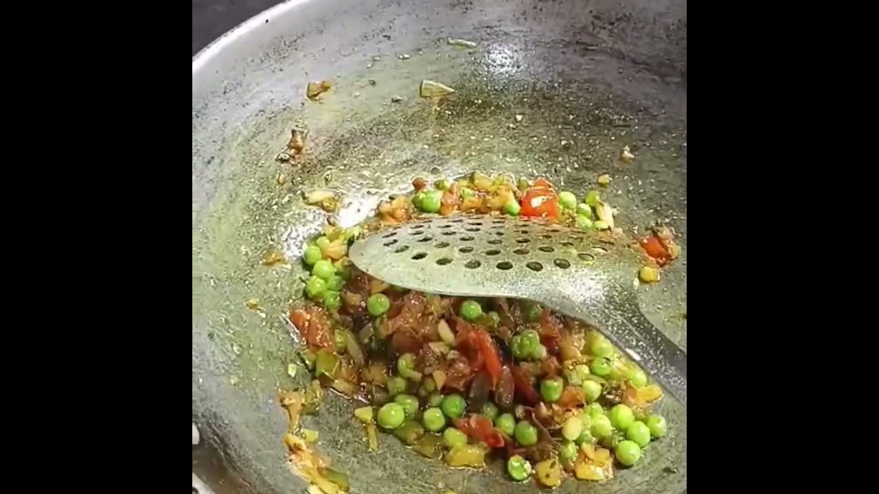 Hello guys Aaj humne banaya poha a jao kha lo poha