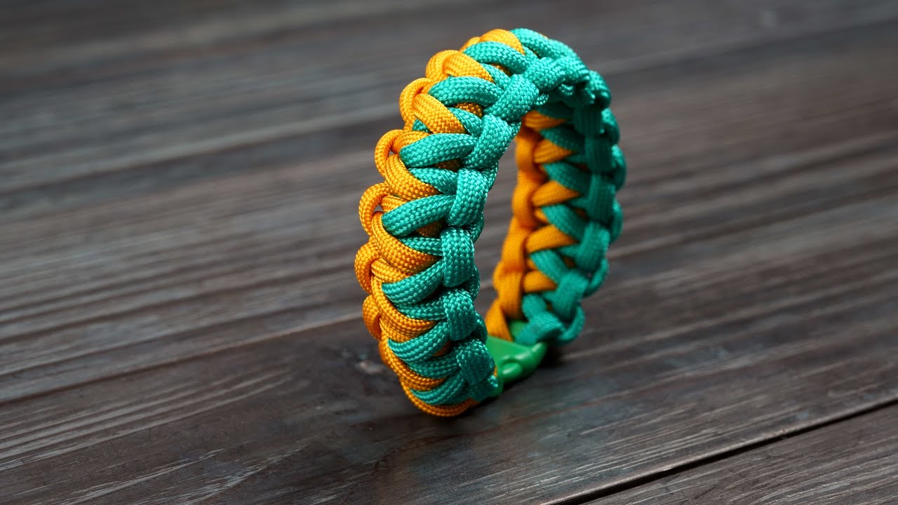 Half Hitch Modified paracord bracelet