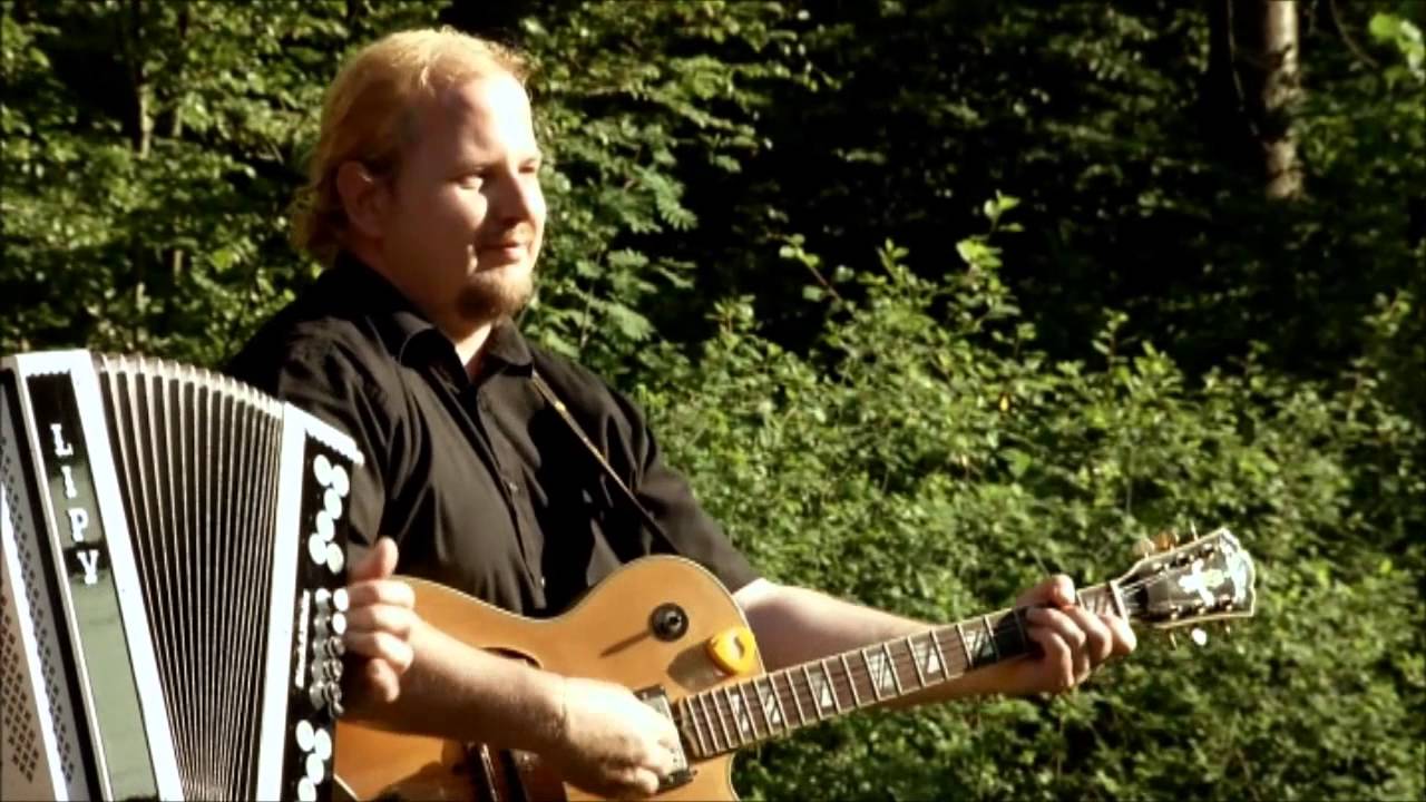 ANSAMBEL LIPOVŠEK      LIPOVŠEK