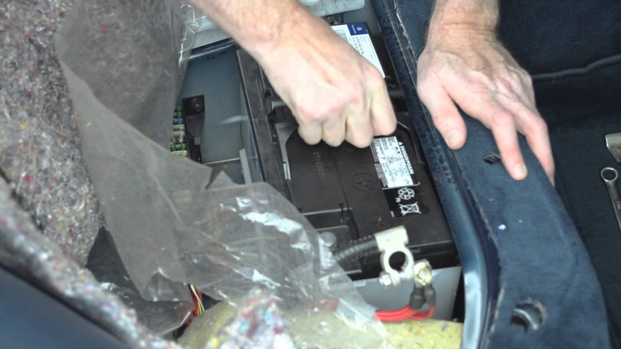 Mercedes E300 W210 Battery Replacement