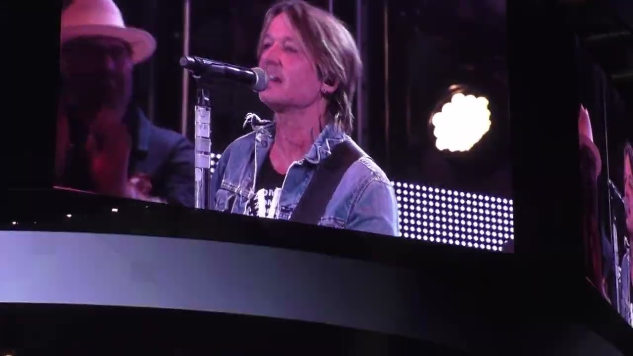 Keith Urban at The Houston Livestock Show and Rodeo 3/1/22 Full Performance