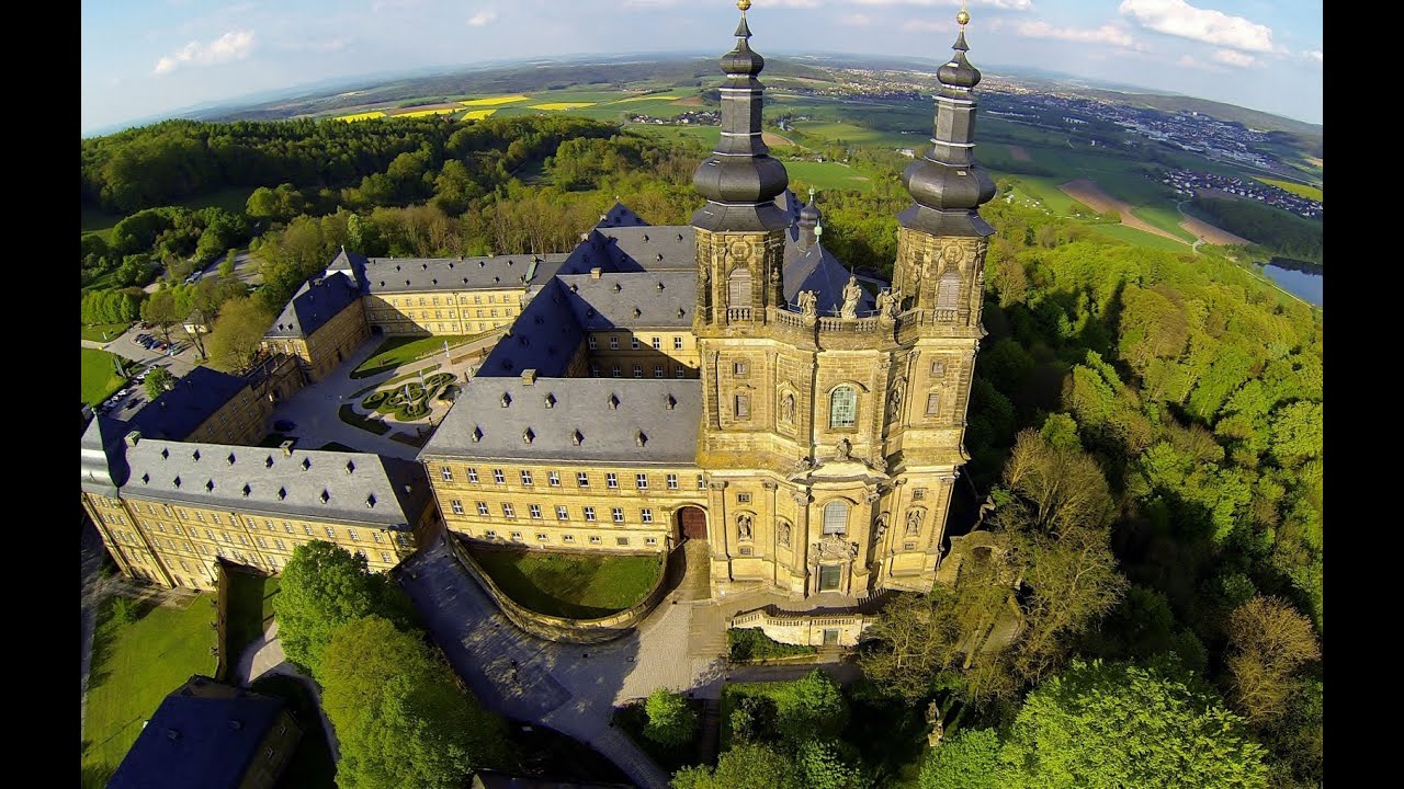 FPV Flug über das historische Benediktiner Kloster Banz bei Bad Staffelstein
