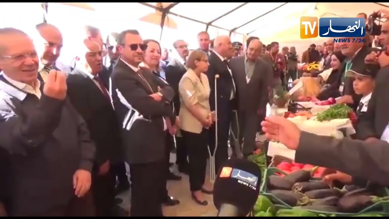 الجلفة: وزير الفلاحة يستمع لإنشغالات الفلاحين ويؤكد هناك 11 ألف مستثمرة سيستلمون عقود امتيازهم