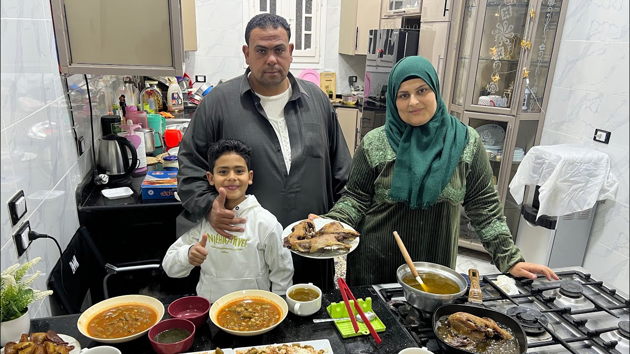 واخيراً حسوا بيا وداخلوا عليا  المطبخ  يراضوني بعد يوم كله تعب في المطبخ🏡كلو يهون عشان خاطر عيونهم 👌