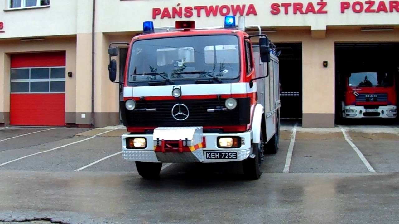Pokaz sygnalizacji świetlnej i dźwiękowej w SCRt Mercedes Bronto 302[T]43