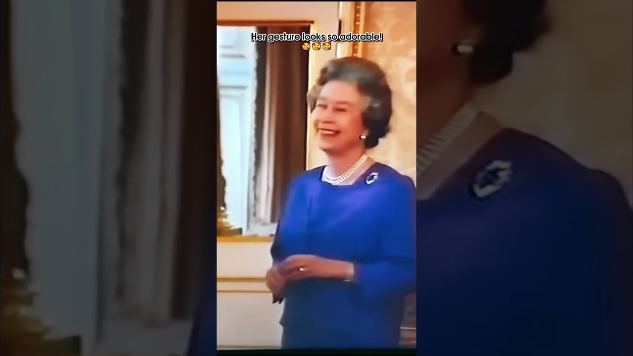 Her gesture looks so adorable 😍 #short #queenelizabethii #adorable #cutemoment #ukroyalfamily