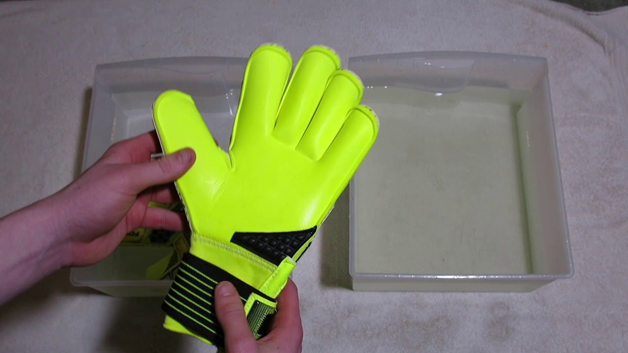 How To Pre-wash Goalkeeper Gloves - Goalkeeper Tutorial