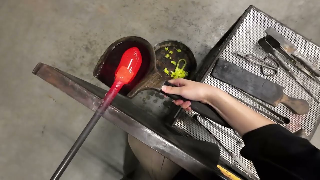 A day making Glass Pumpkins - Glassblowing POV