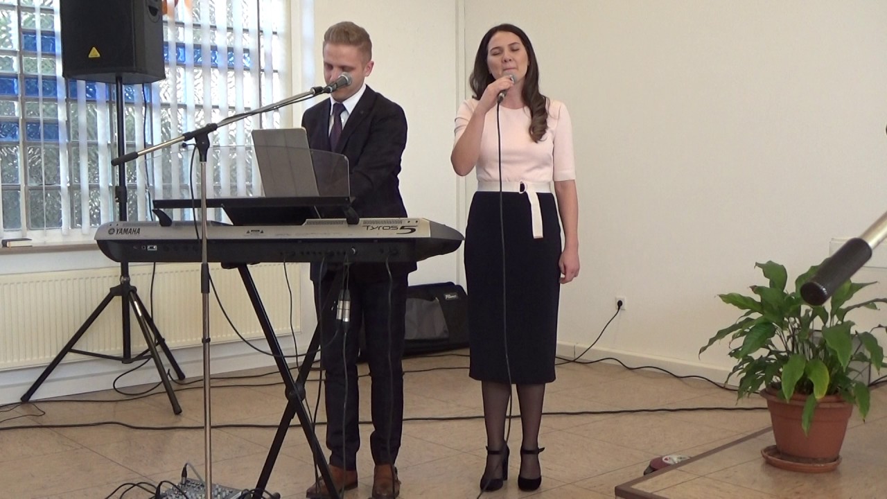 Cristi și Emma Repede - Isus cu slava Îmbrăcat