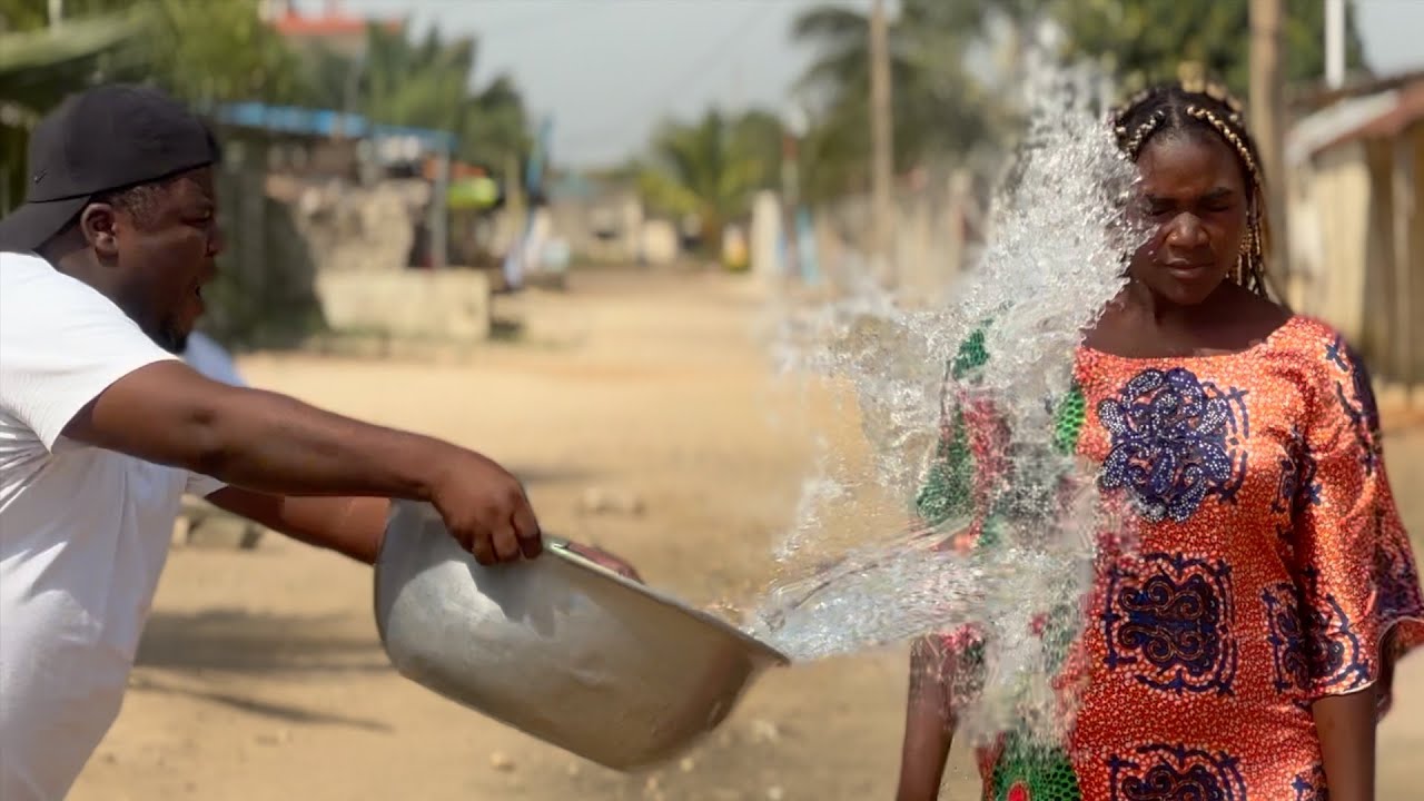 J'AI VERSÉ DE L'EAU SUR ELLE