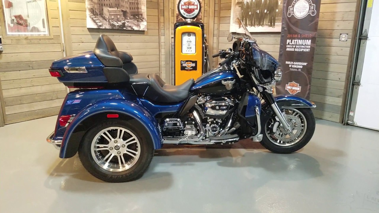 2018 Harley-Davidson Tri-Glide Trike FLHTCUTG ANV-115th anniversary legend blue/vivid black.