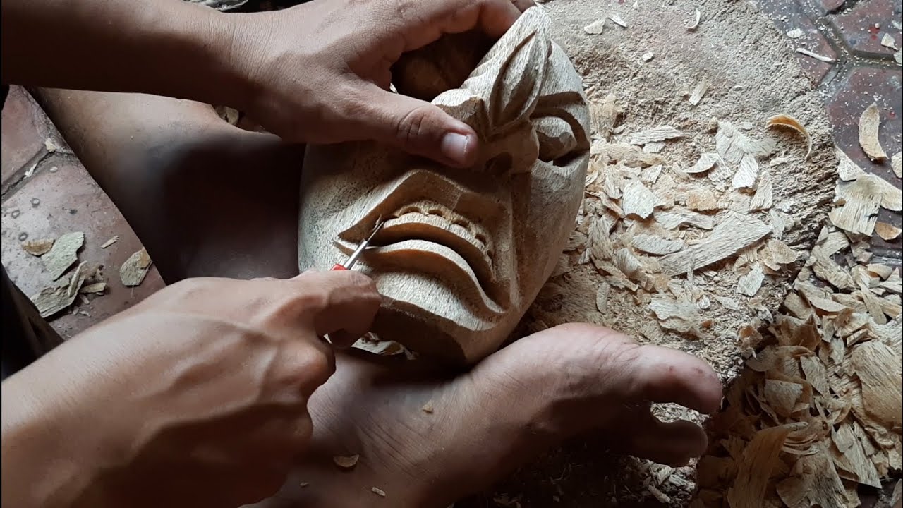 Membuat topeng bujang ganong pakem hidung ukir