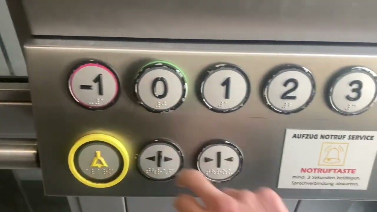 2017 Thyssenkrupp Aufzug in Hbf in Nürnberg Hbf