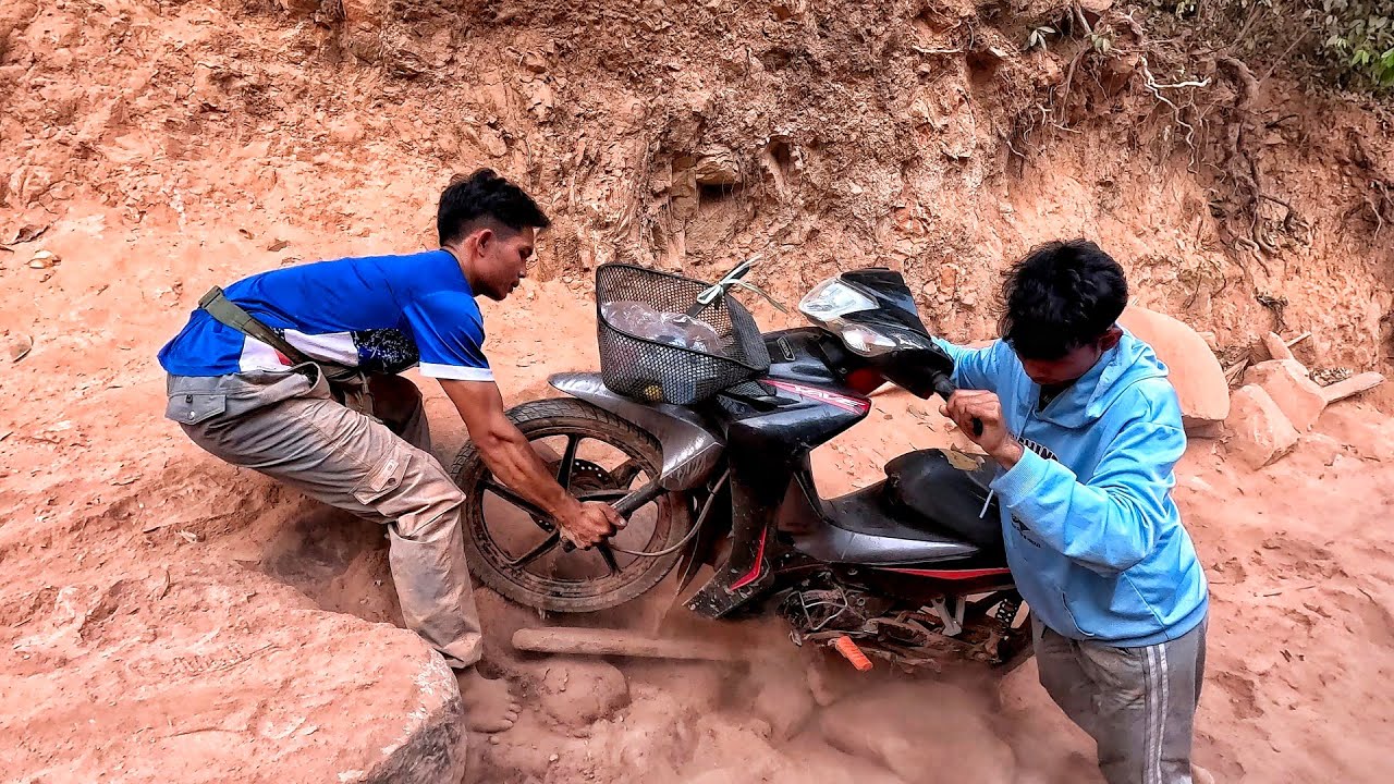 เข้าป่าสองคนหมานสัตว์ป่า//ເຂົ້າປ່າສອງຄົນຫມານສັດປ່າ Hieng บ่าวเฮียง คนหากิน