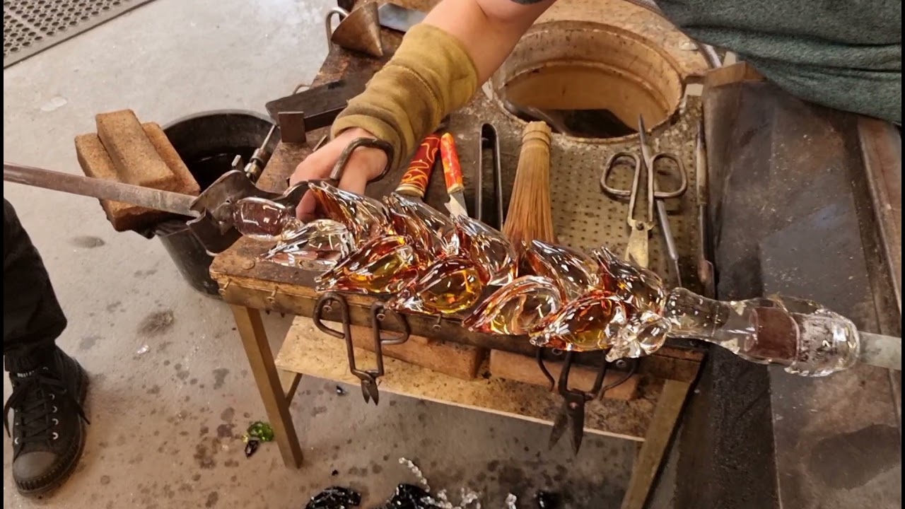 Elliot Walker sculpting 'WheatSheaf' from Molten glass.