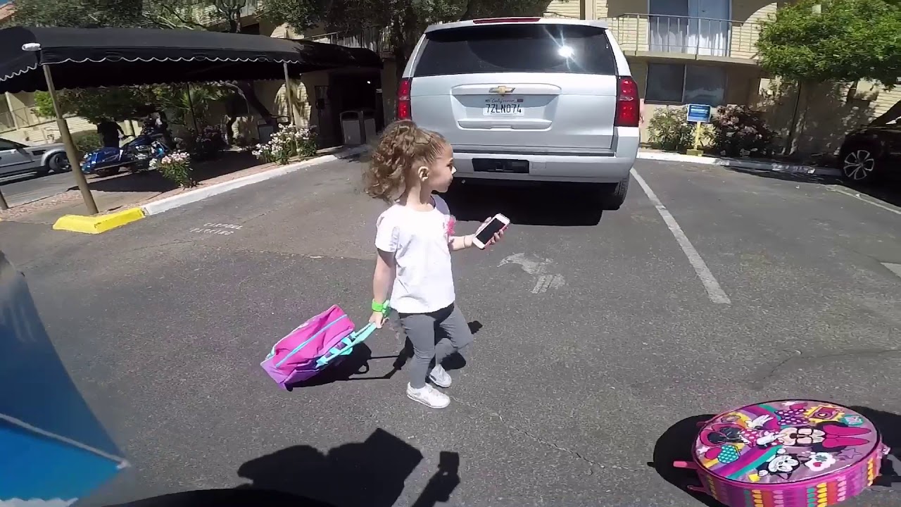 LARRY Y KENIA -CHILLIN WITH THE GIRLS VLOG