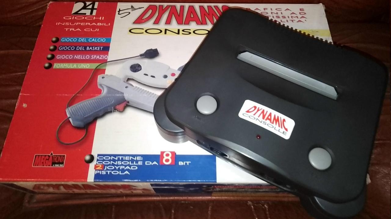 Unboxing Dynamic Console 8 bit Famiclone - MEGATRONIX UT-72G700PB 24in1 (Famicom - Nintendo)