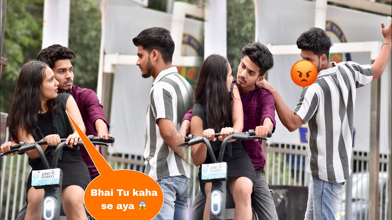 Prank On Ritika 🥺| हम दोनों को देख लिया भाई😭| On Public Prank