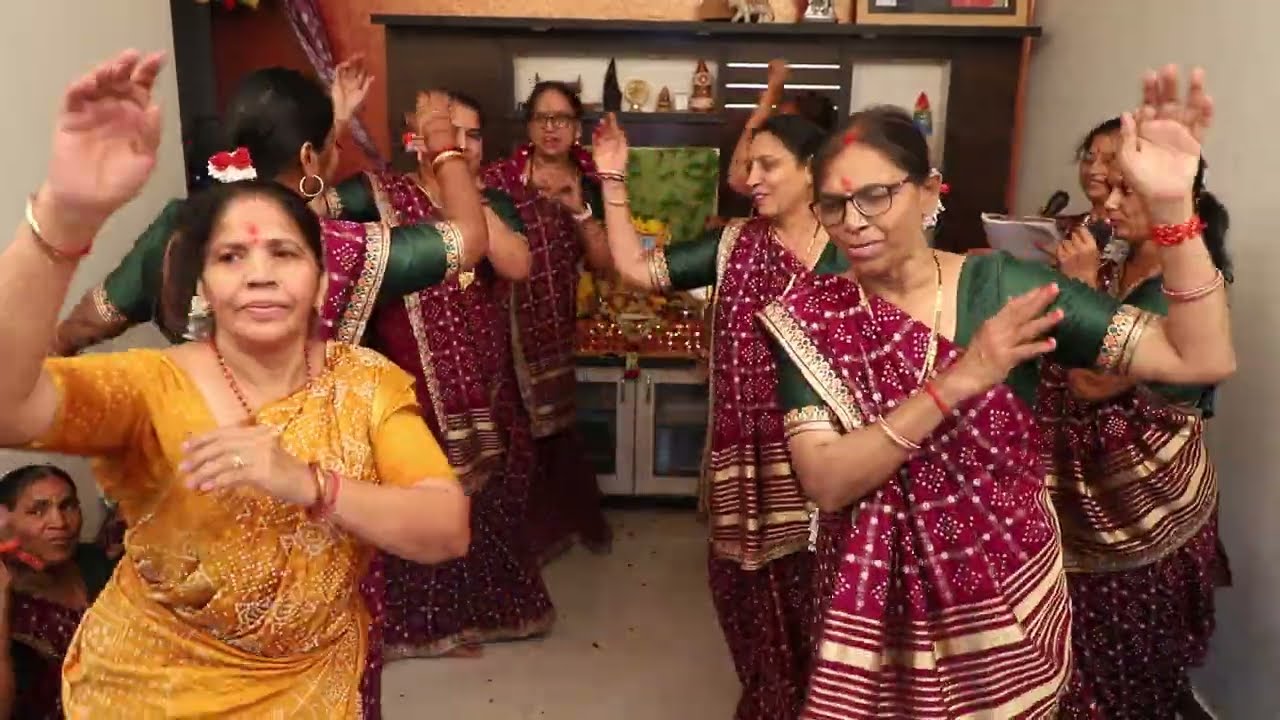 લખેલું છે 🌹સુંદર સ્ટાઇલ વાળો ગરબો 🌹