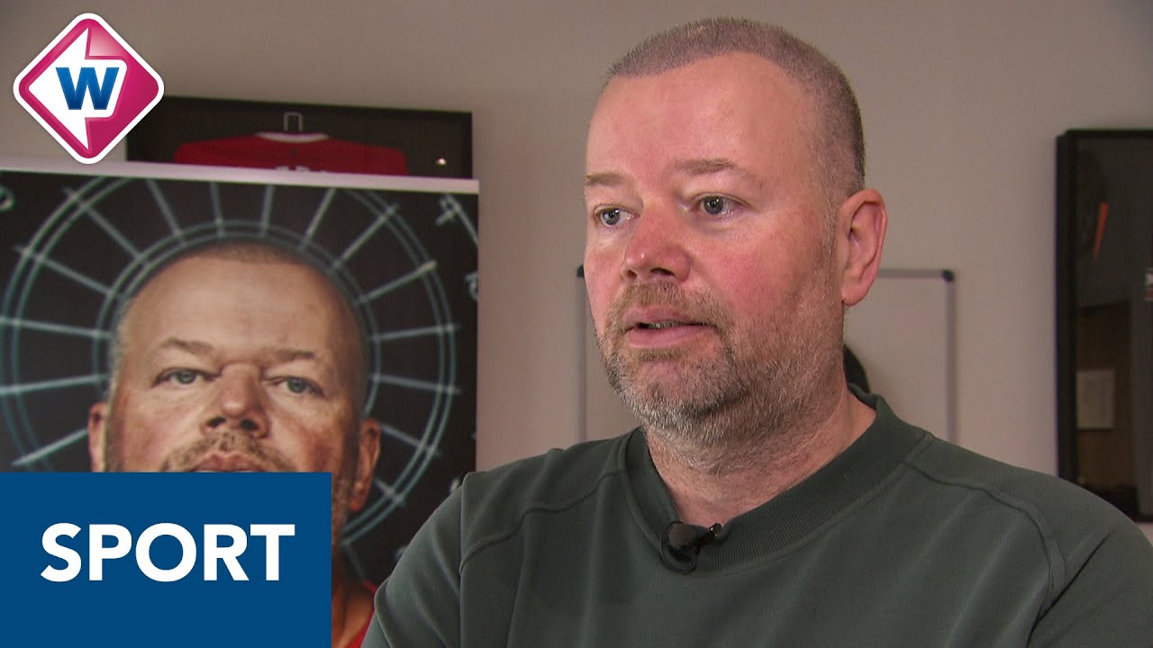 Barney verkoopt al zijn dartstrofeeën: 'Ik heb er niets meer mee' - OMROEP WEST SPORT