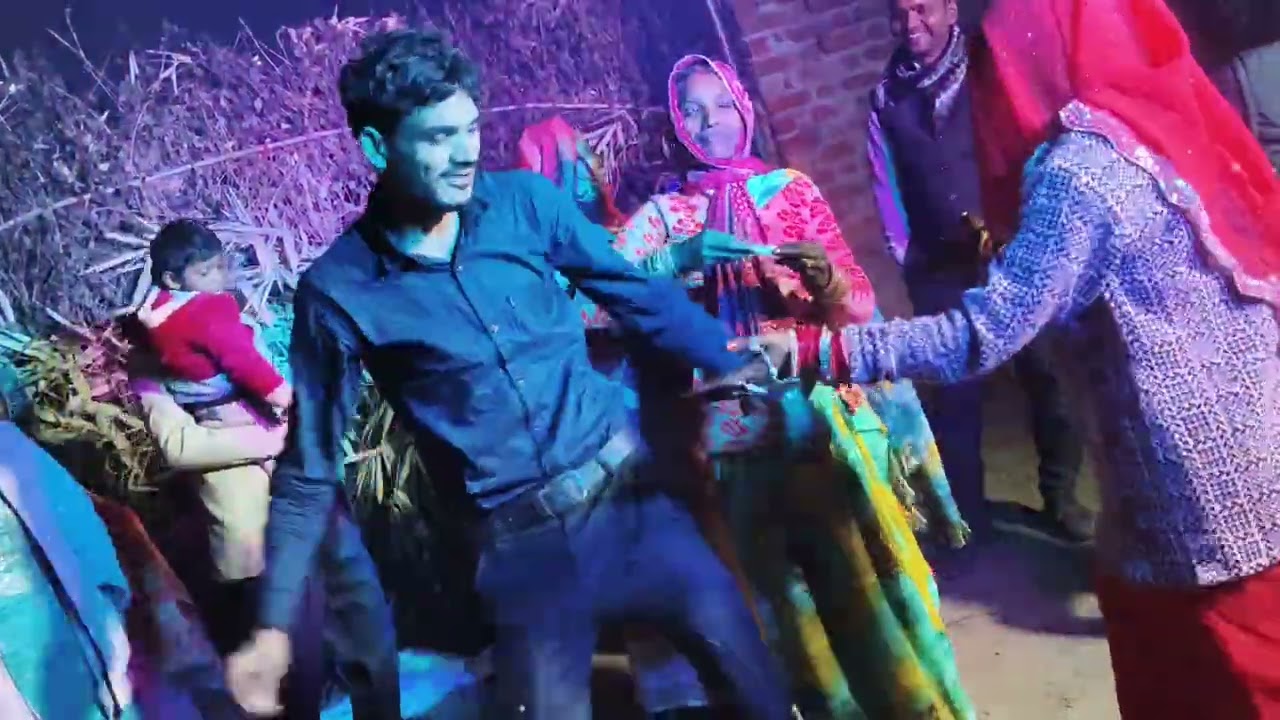 भाभी और दीदी का डांस 