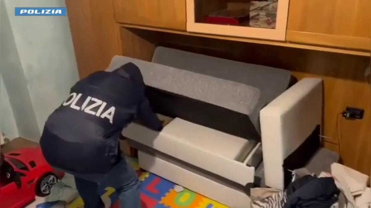 Milano, 17 furti nelle case calandosi dai tetti: ecco come agivano i ladri-arrampicatori